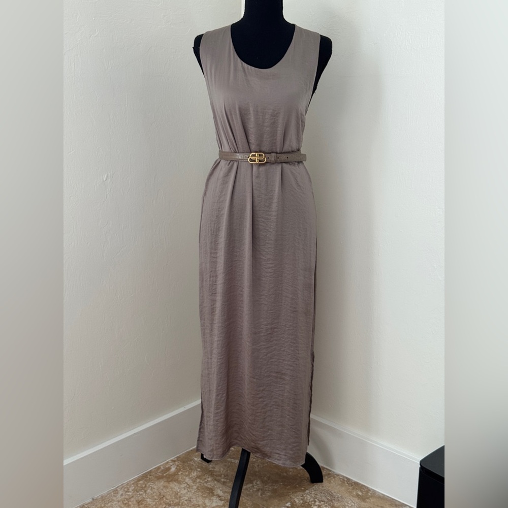 Elegant Sleeveless Maxi Dress with Belt
